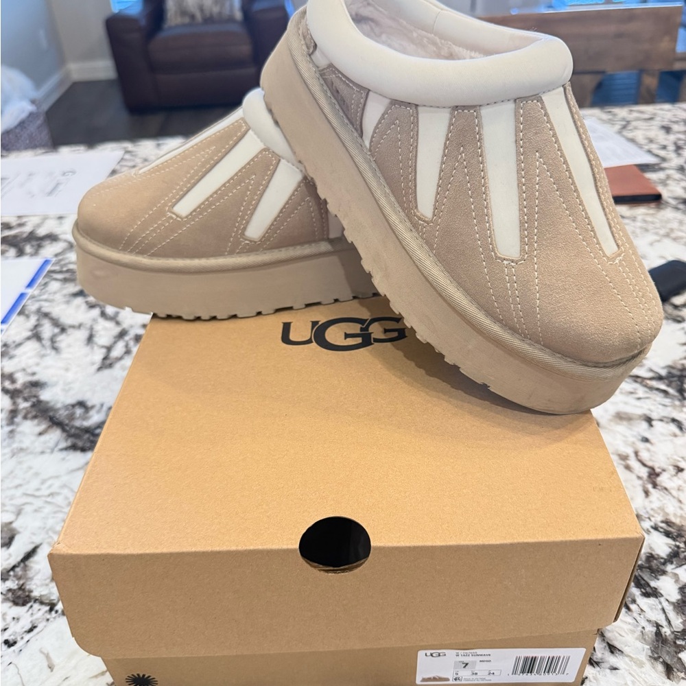 NIB UGG Sunwave Tazz Size 7 Mustard Seed